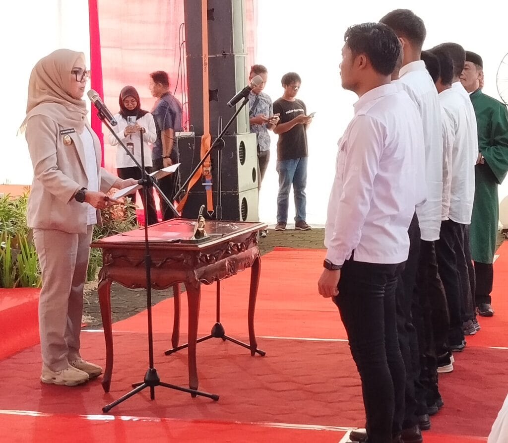 Pelantikan Pengurus dan Pengawas Koperasi Merah Putih se-Kabupaten Barru dan Penyerahan Akta Pendirian oleh Bupati Barru | Diksiber.ID