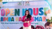 Alya Cahya saat peresmian Bimba Happy Smart Cabang Karawang